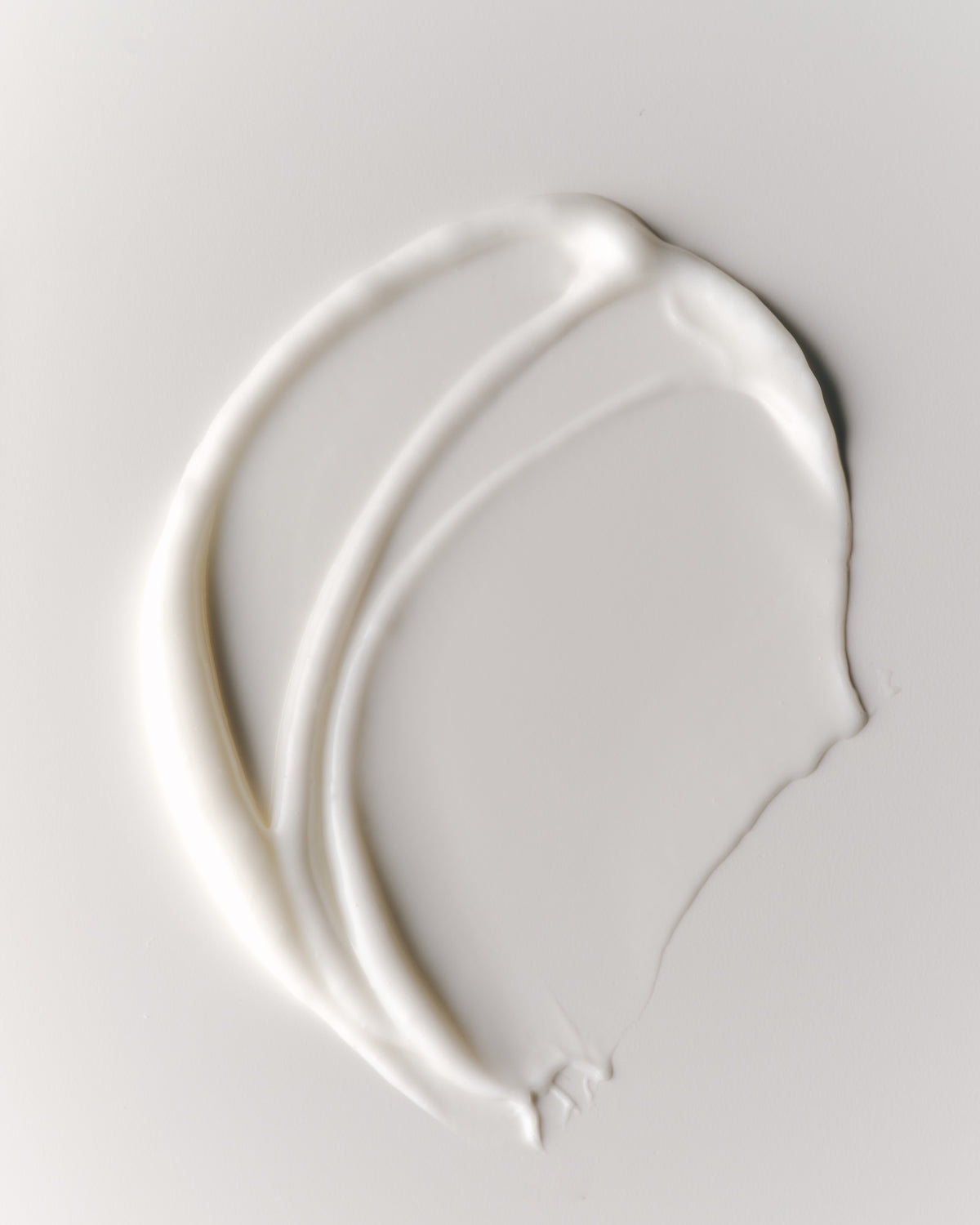 Le Conditioner hydrating texture spread on white surface.