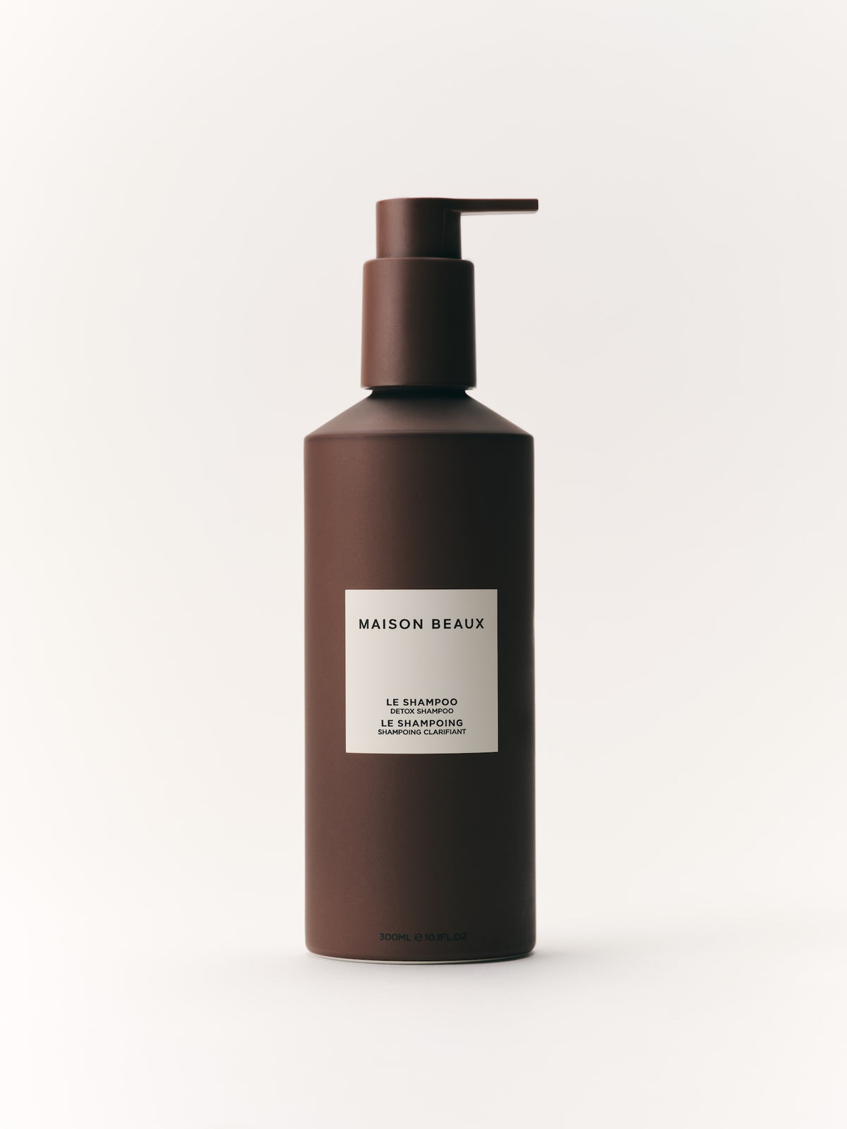 Le Shampoo 300 ML pump bottle on white background.
