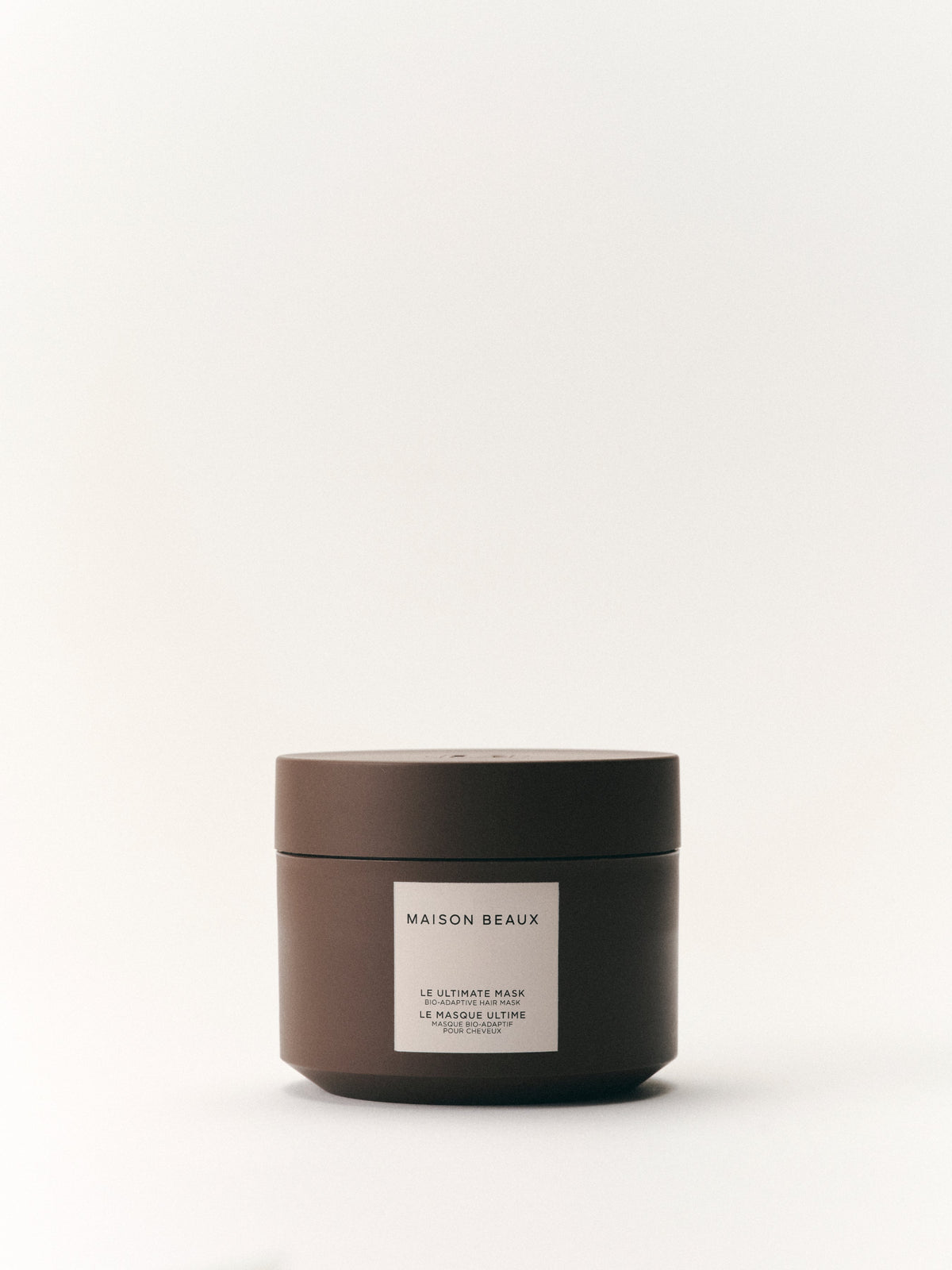 Le Ultimate Mask 240 ML jar on white background.